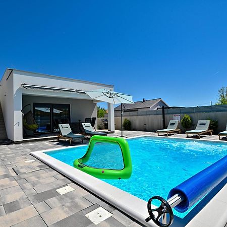 Holiday House Sara With Heated Pool Privlaka  Exterior photo