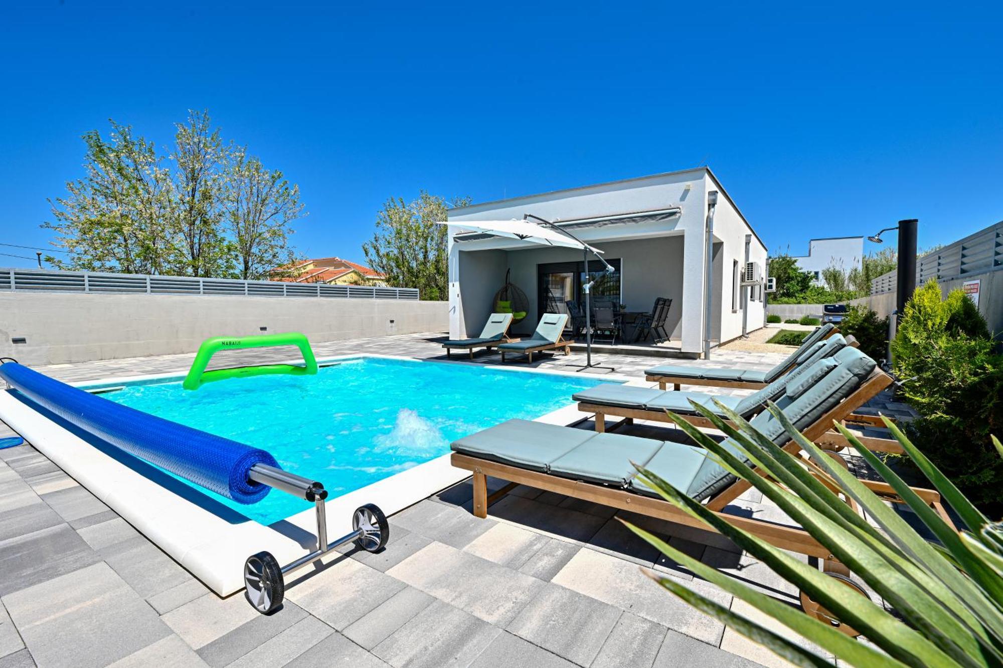 Holiday House Sara With Heated Pool Privlaka  Exterior photo