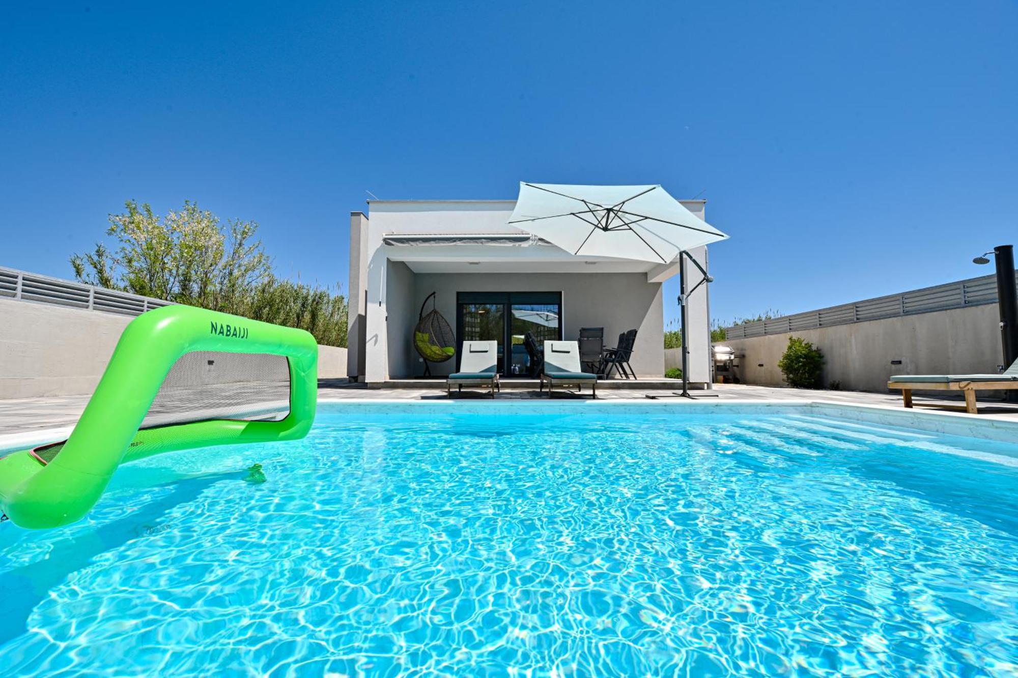 Holiday House Sara With Heated Pool Privlaka  Exterior photo