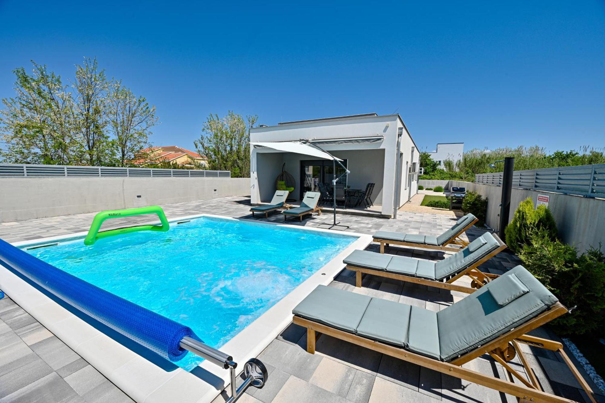 Holiday House Sara With Heated Pool Privlaka  Exterior photo