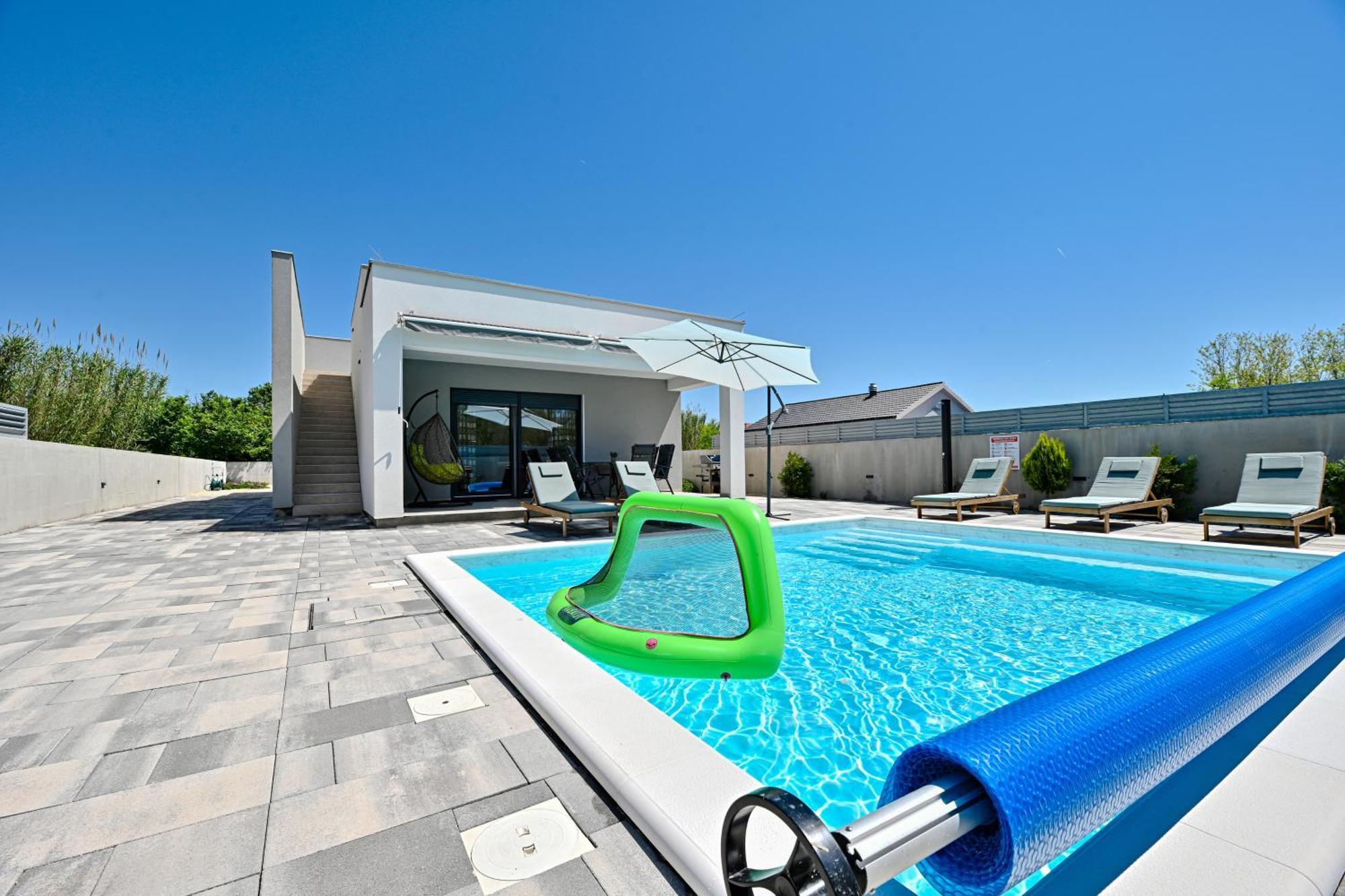 Holiday House Sara With Heated Pool Privlaka  Exterior photo