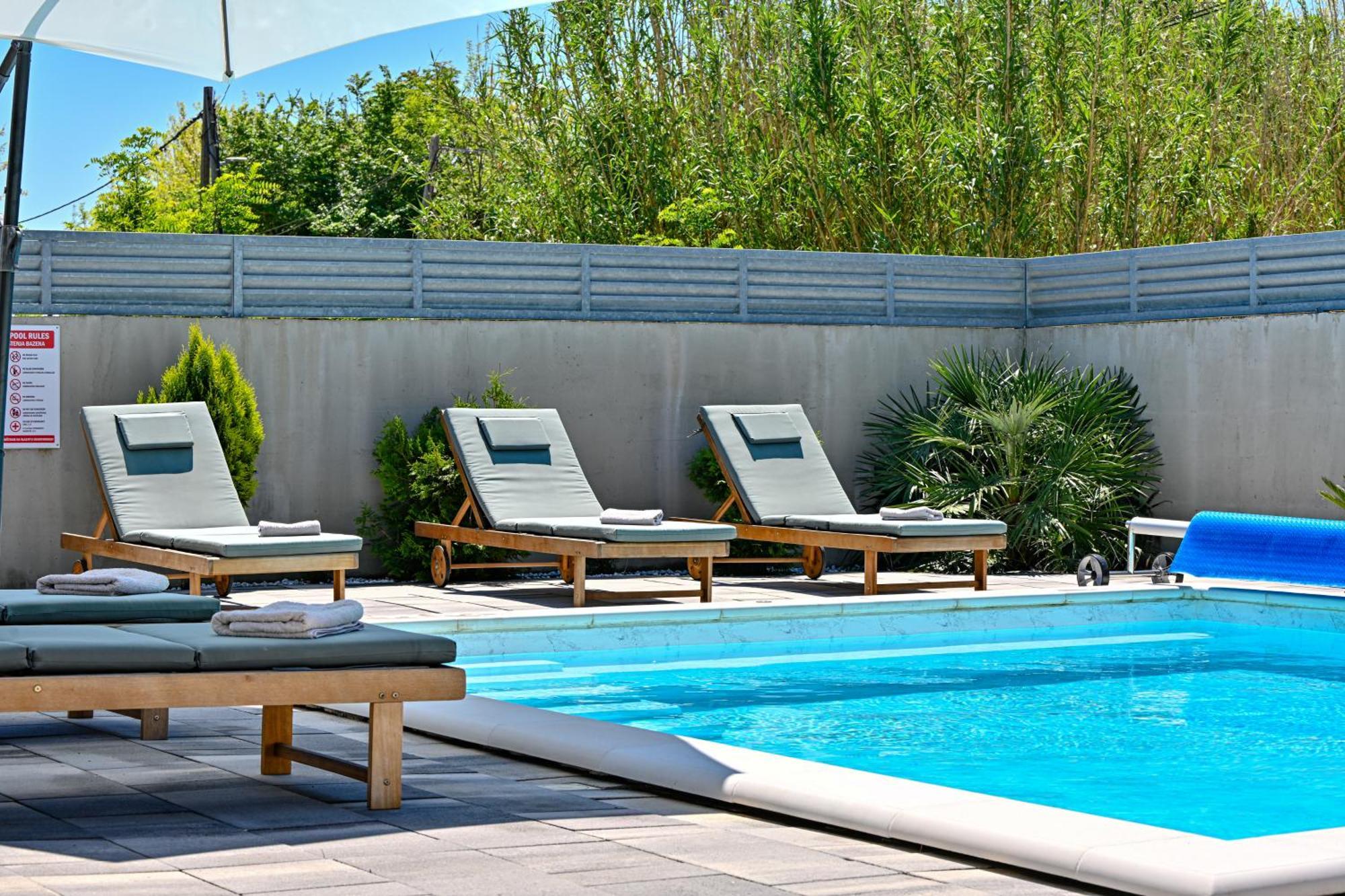 Holiday House Sara With Heated Pool Privlaka  Exterior photo